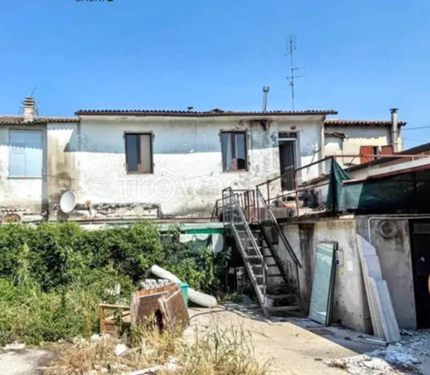 appartamento in vendita a Zevio in zona Volon