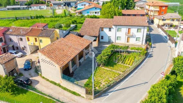 casa indipendente in vendita a Zevio in zona Perzacco