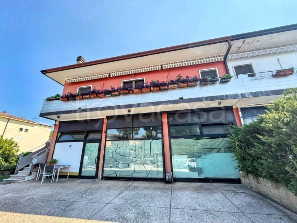 locale commerciale in vendita a Zevio in zona Volon