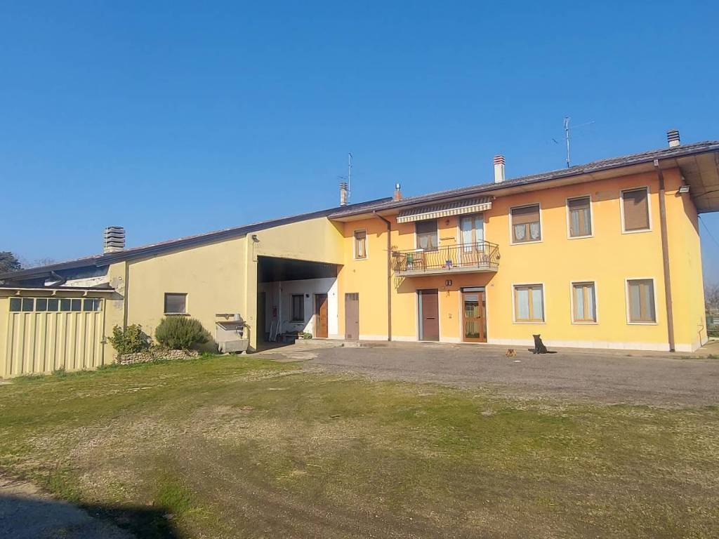 casa indipendente in vendita a Zevio in zona Santa Maria