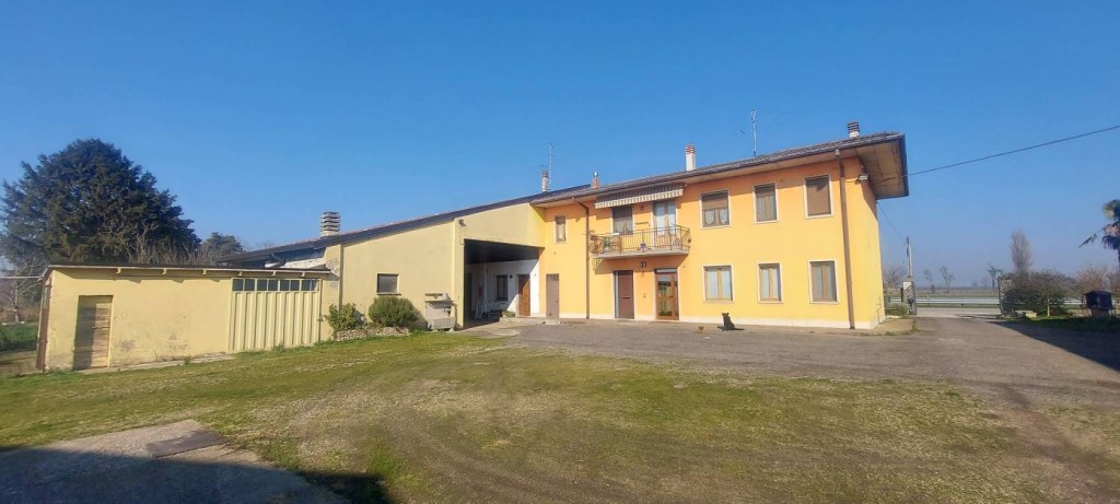 casa indipendente in vendita a Zevio in zona Santa Maria