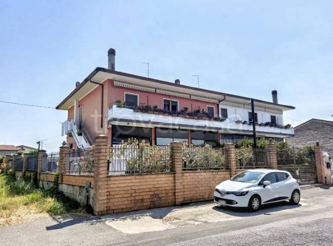 appartamento in vendita a Zevio in zona Volon