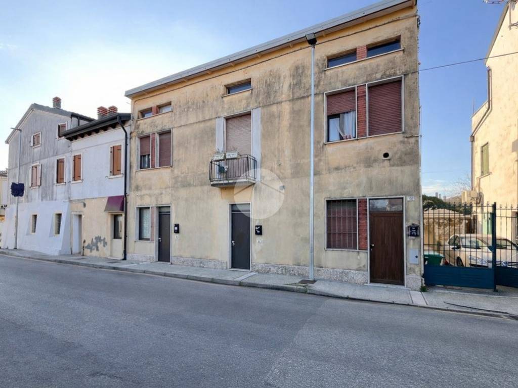 appartamento in vendita a Zevio in zona Santa Maria