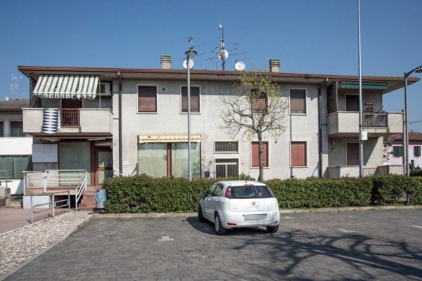 locale commerciale in vendita a Zevio in zona Perzacco