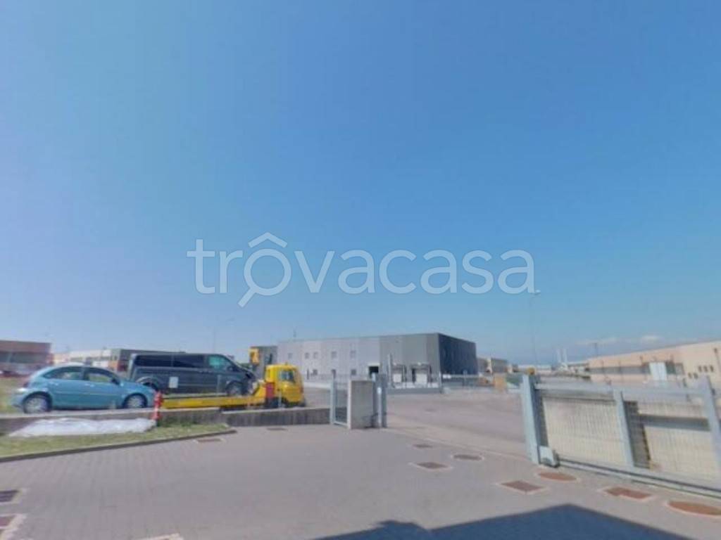 negozio in vendita a Zevio in zona Santa Maria