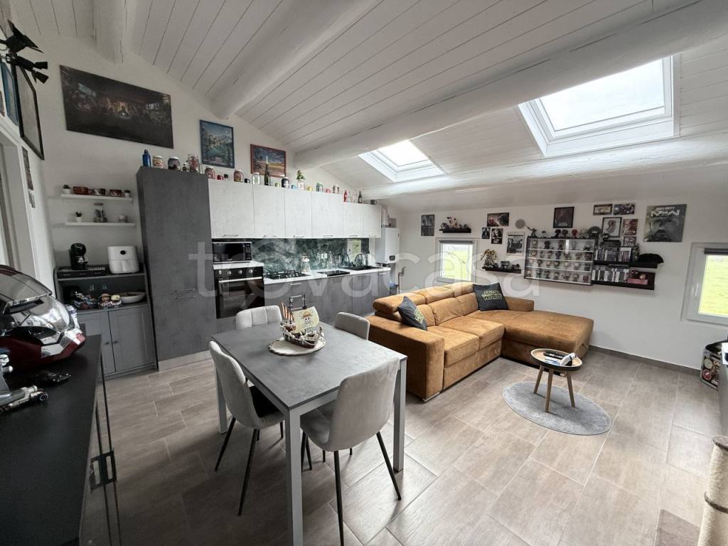 appartamento in vendita a Zevio in zona Volon