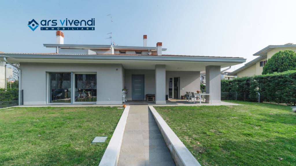 casa indipendente in vendita a Zevio in zona Campagnola
