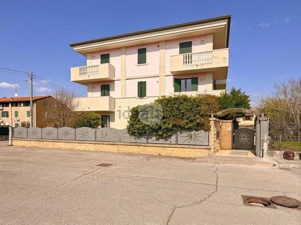 appartamento in vendita a Zevio in zona Santa Maria