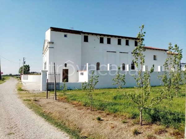 villa in vendita a Zevio in zona Volon