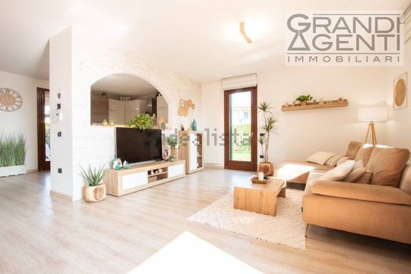 casa indipendente in vendita a Zevio in zona Santa Maria