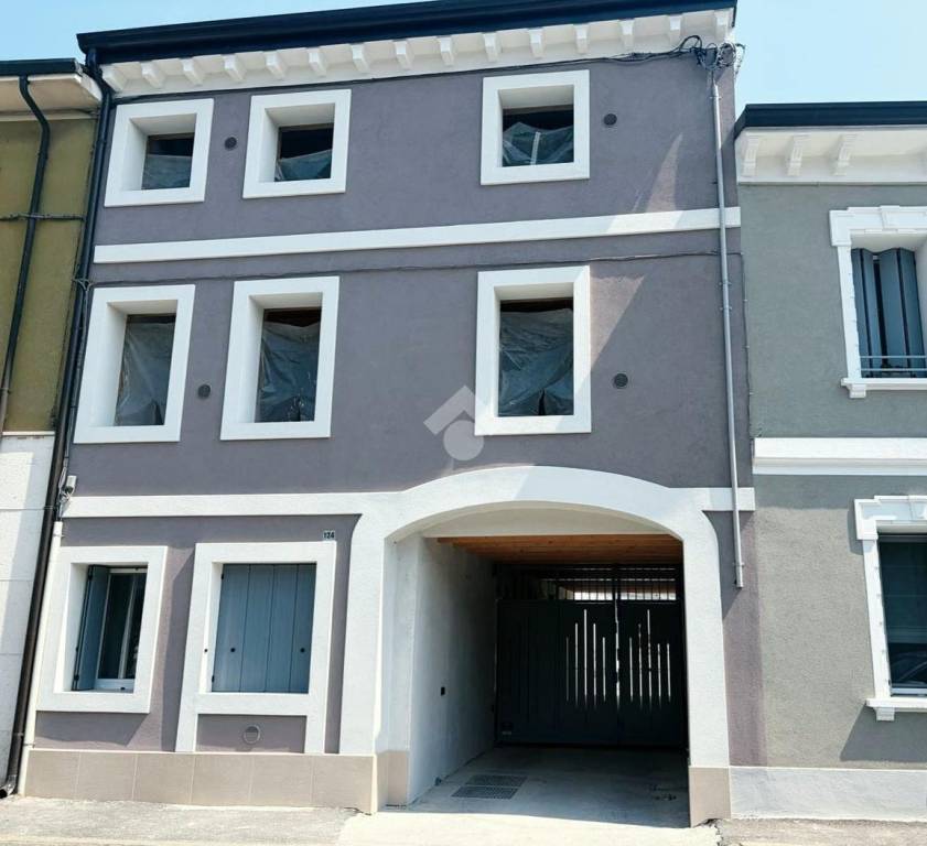 casa indipendente in vendita a Zevio in zona Santa Maria