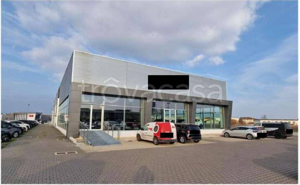 negozio in vendita a Zevio in zona Santa Maria