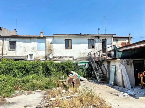 appartamento in vendita a Zevio in zona Volon