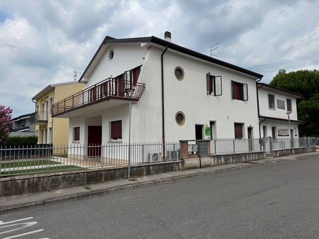 appartamento in vendita a Zevio in zona Santa Maria