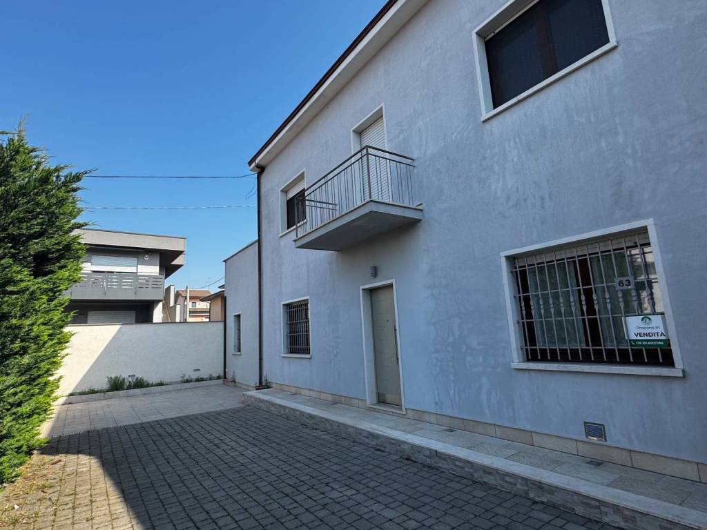 casa indipendente in vendita a Zevio in zona Campagnola