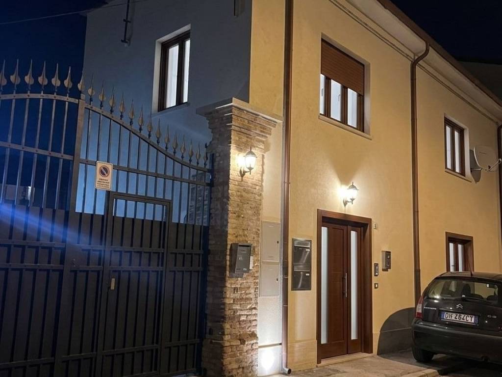 intera palazzina in vendita a Zevio in zona Santa Maria