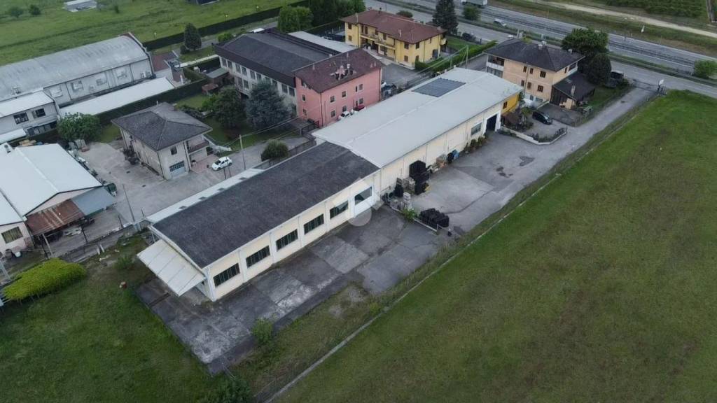locale commerciale in vendita a Zevio