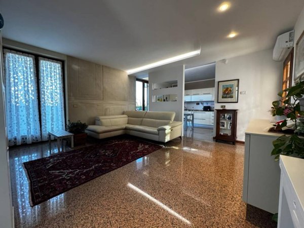 casa indipendente in vendita a Zevio in zona Santa Maria