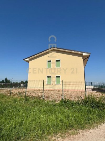 appartamento in vendita a Zevio in zona Santa Maria