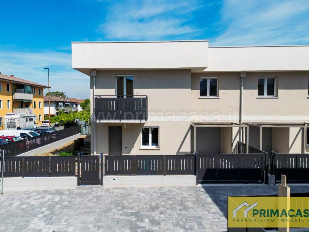 casa indipendente in vendita a Zevio in zona Campagnola