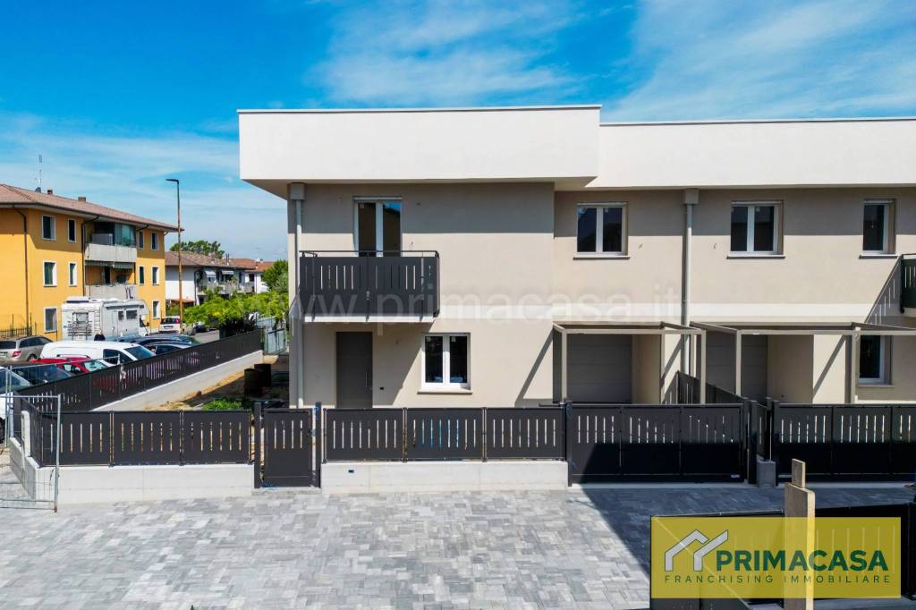 casa indipendente in vendita a Zevio in zona Campagnola