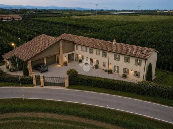 casa indipendente in vendita a Zevio in zona Perzacco