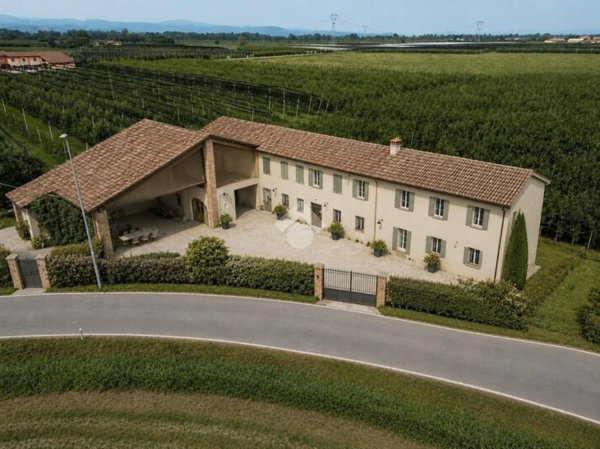 casa indipendente in vendita a Zevio in zona Perzacco