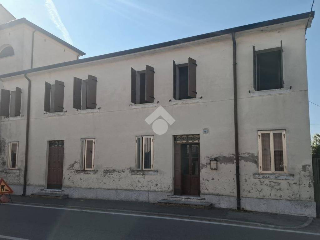 casa indipendente in vendita a Zevio in zona Perzacco