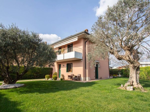 casa indipendente in vendita a Zevio in zona Santa Maria