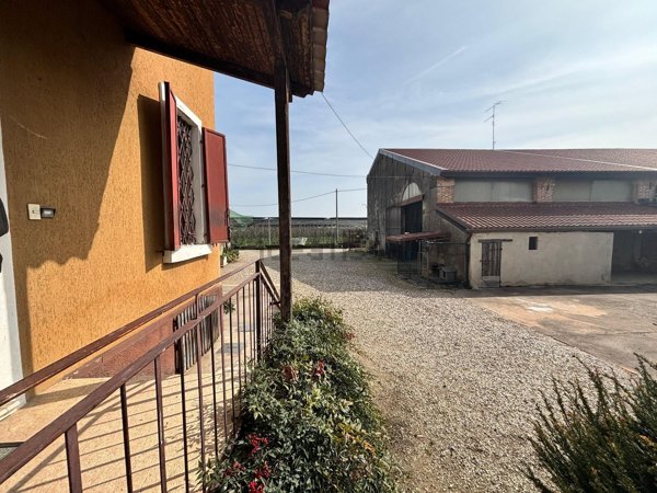 casa indipendente in vendita a Zevio