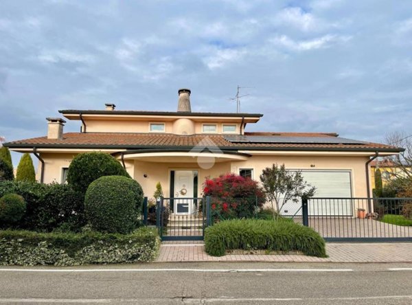 casa indipendente in vendita a Zevio in zona Perzacco