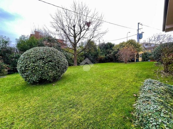 casa indipendente in vendita a Zevio in zona Perzacco