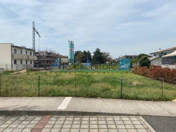 terreno edificabile in vendita a Zevio in zona Campagnola