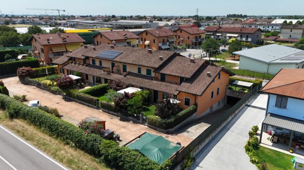 casa indipendente in vendita a Zevio in zona Campagnola