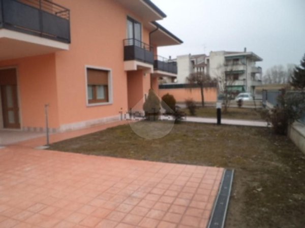 casa indipendente in vendita a Zevio in zona Santa Maria