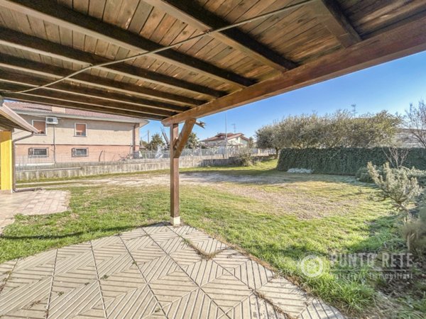 casa indipendente in vendita a Zevio in zona Perzacco