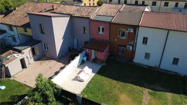 casa indipendente in vendita a Zevio in zona Perzacco
