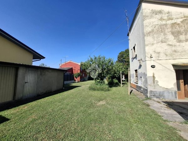 casa indipendente in vendita a Zevio in zona Perzacco