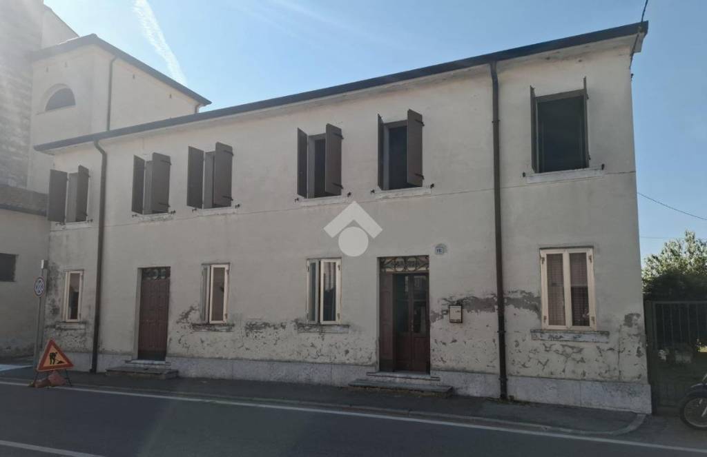 casa indipendente in vendita a Zevio in zona Perzacco
