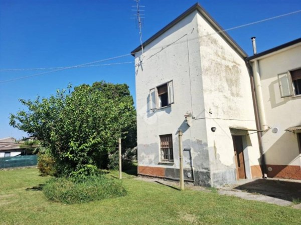 casa indipendente in vendita a Zevio in zona Perzacco