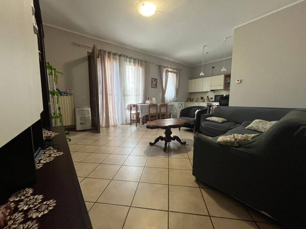 appartamento in vendita a Zevio in zona Perzacco