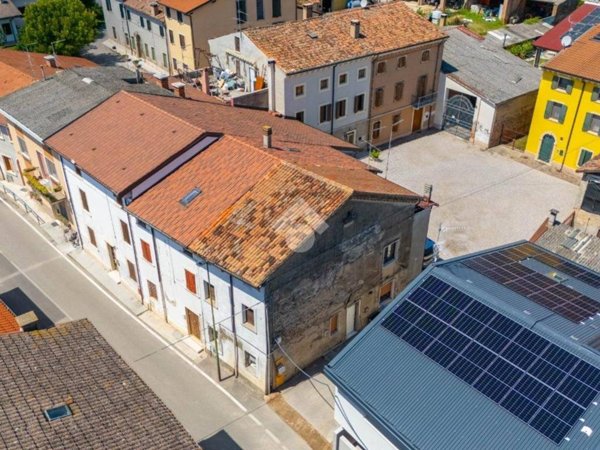 casa indipendente in vendita a Zevio in zona Santa Maria