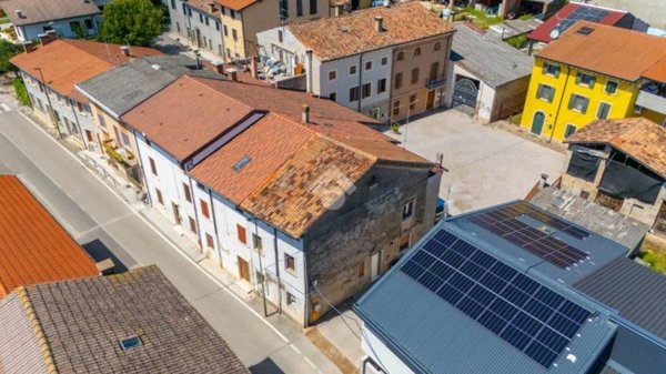 casa indipendente in vendita a Zevio in zona Santa Maria