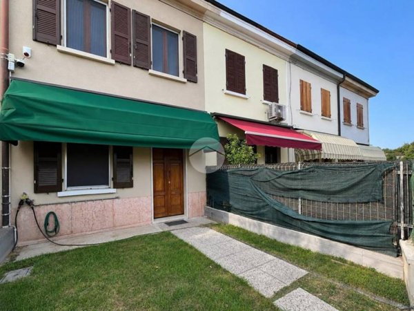 casa indipendente in vendita a Zevio in zona Santa Maria