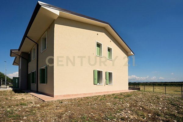 appartamento in vendita a Zevio in zona Volon