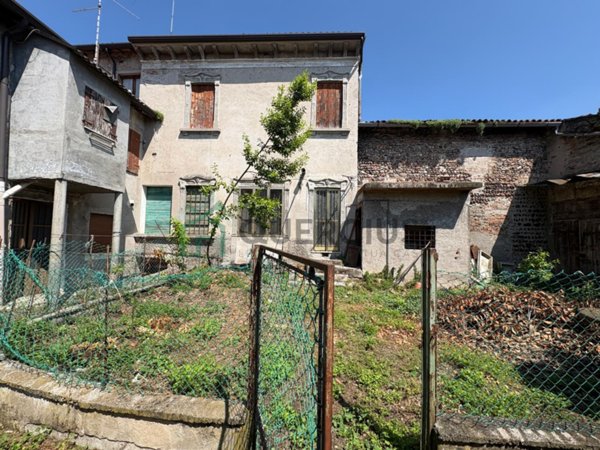 casa indipendente in vendita a Zevio in zona Santa Maria