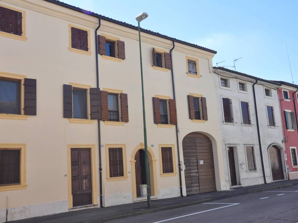 casa indipendente in vendita a Zevio in zona Santa Maria