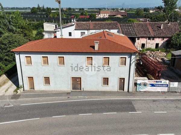 appartamento in vendita a Zevio in zona Volon