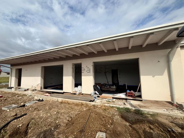 casa indipendente in vendita a Zevio in zona Santa Maria