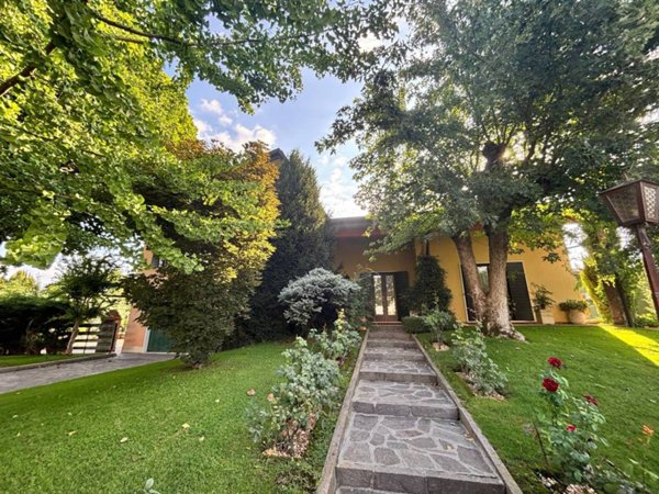 casa indipendente in vendita a Zevio in zona Santa Maria